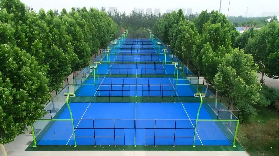 Instalaci&oacute;n de pista de p&aacute;del panor&aacute;mica PadelMax en Chile