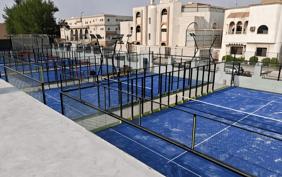 Pistas panor&aacute;micas de p&aacute;del para un recinto comercial profesional en Arabia Saudita
