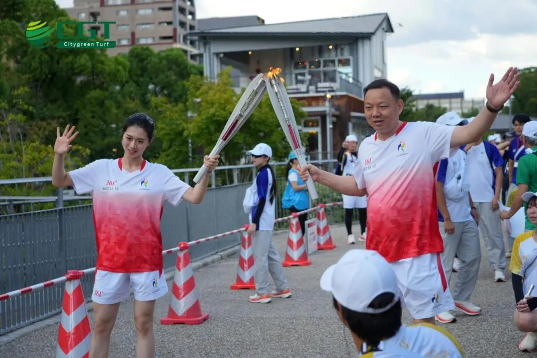 Participantes y simpatizantes del relevo de la antorcha en los Juegos Asi&aacute;ticos de Aichi-Nagoya 2026.