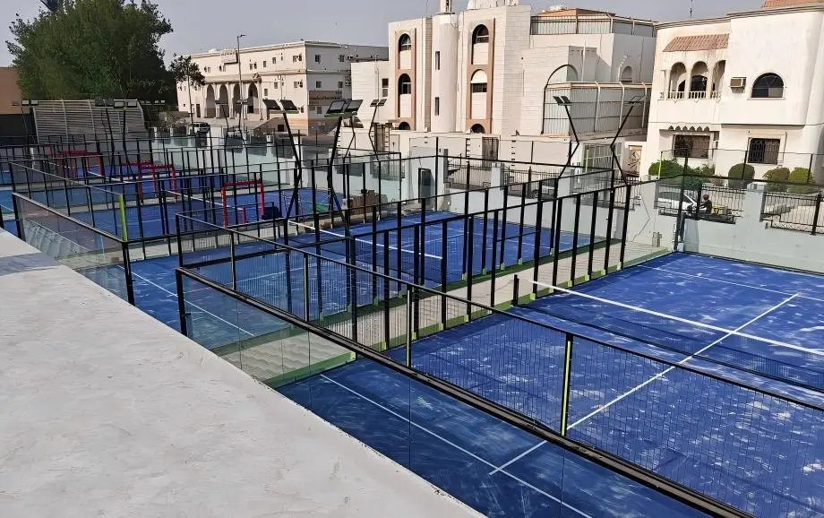 Proyecto de pista de p&aacute;del de c&eacute;sped artificial en Arabia Saudita
