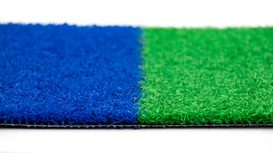 C&eacute;sped artificial de monofilamento rizado para pistas de p&aacute;del recreativas y comunitarias.